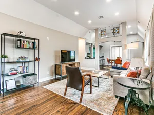 Image of Renovated 4BR Gathering Place\/Brookside\/Riverside