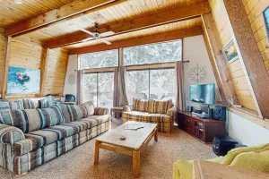 Image of Large dog-friendly home, deck, & full kitchen