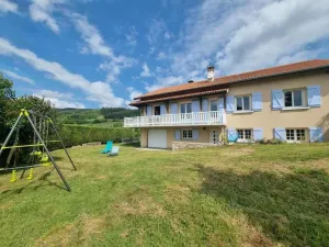 Image of Maison lumineuse avec jardin, garage, jeux extérieurs, animaux acceptés - FR-1-496-291