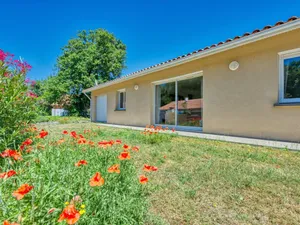 Image of Stunning private villa for 6 guests with WIFI, TV and parking