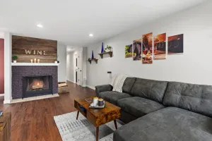 Image of Merlot on Merlo-Wine Country Theme 3 bd 2 bth