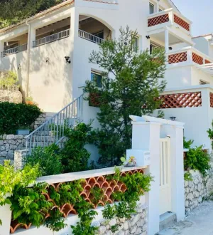 Image of Magnificent villa facing the sea for 18 people