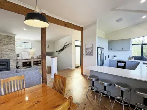 Image of Ocean Beach House: Pet friendly with beach views