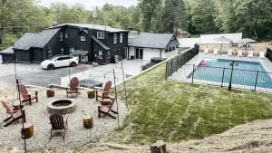 Image of Hideaway Lodge - Glen Lake, Lake George