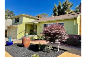 Image of Fruitvale luxury home.Private yard.Fireplace.
