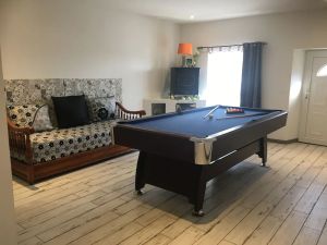 Image of Relaxing holiday accommodation with Jacuzzi and pool table