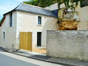 Image of Gîte atypique troglodytique, calme, proche de la Loire, tout inclus, avec cour privative et garage - FR-1-381-280