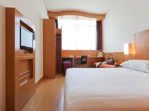 Image of Standard Room Near Rabdan Bawabat Park By Luxury Bookings