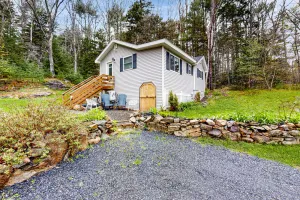 Image of Remodeled Cottage with AC, Private W\/D, Full Kitchen, and High-Speed WiFi