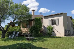 Image of VILLA PROVENCALE FACE AU LUBERON