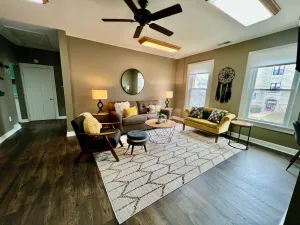 Image of Charming Downtown Apartment - walk to everything!