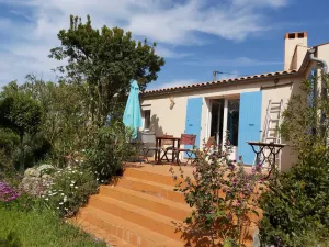 Image of St. Gallen Denis, au calme, 3 bedrooms, with large garden, 50 mètres from the océan.