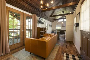Image of Tiny House Cabin near Lake Egypt, Hiking, Wineries