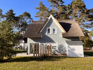 Image of Traumhaftes Reetdachhaus mit 2 Schlafz., 2 Bädern, Sauna und Kamin in der Natur