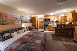 Image of Fireplaced Mountain King Suite w\/Hot Tubs & Pools