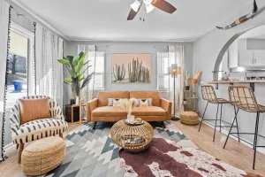 Image of Large Pet Friendly Home Close to I-35 Hwy & KC