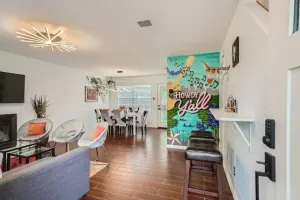 Image of Renovated LaCasa deArte- Minutes From Downtown and Austin Hotspots!