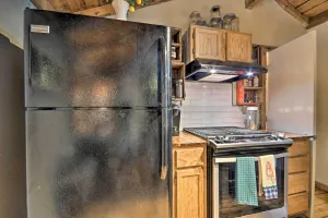 Image of Rustic Chic Home 1 Mi to Dtwn Hot Springs!