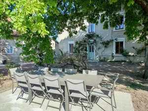 Image of Gîte familial avec sauna, jacuzzi, jardin clos et équipements complets à Neulise - FR-1-496-260
