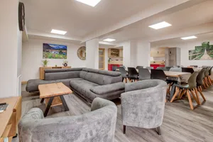 Image of 80m from the slopes, great flat for 15