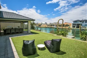 Image of CHILLAX HOUSE - Luxury, Canals, Jetty, Family Friendly - Sleeps 14 in Style!