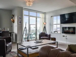 Image of Superb apartment with a harbour front location and sea views, close to shops and supermarkets.