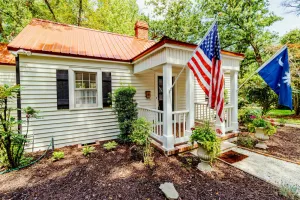 Image of Historic Cottage - At Hopelands Gardens close to Hitchcock Woods (Remodeled)