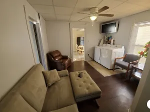 Image of (F2) 2bdrm Syracuse University living, near Destiny.