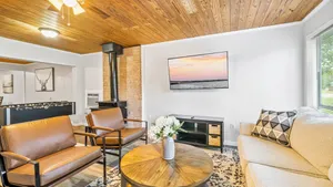 Image of Charming Lakehouse - Near Lake - Cabin Feel - Frankston, TX