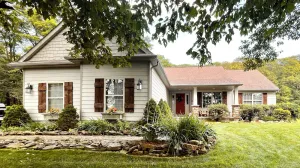 Image of Blue Jay's Nest-  Private Fern Mountain home. Minutes to ski resorts and Parks.