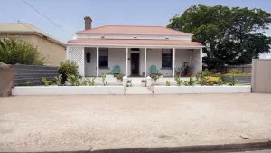 Image of Maldon - the perfectly located beach town cottage