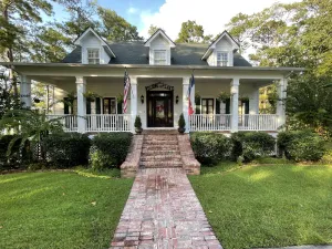 Image of Spacious Lake House with Sam Rayburn Water Frontage