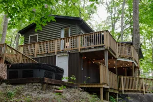 Image of Cozy Cabin near Pleasant Hill Lake w Hot Tub