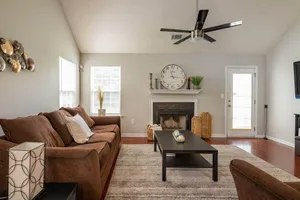 Image of \"Run Way Chic\" Atlanta Business\/Vacation home rental