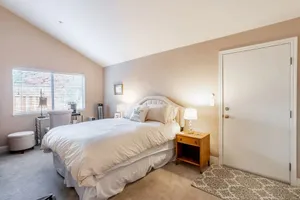 Image of \"Queens Palace\" Studio Apt Business Ready - San Jose
