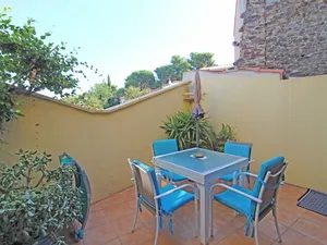 Image of Appartement T3 avec Stationnement et Terrasse, Près du Centre de Collioure - FR-1-309-443