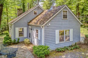 Image of Peaceful cottage near lake - dog-friendly, fast WiFi, snowbirds welcomed