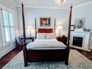 Image of The Putnam Room at The Town House Inn
