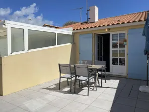 Image of Maison de vacances 3 couchages avec terrasse proche plage et centre ville - Saint-Gilles-Croix-de-Vie - FR-1-224-35