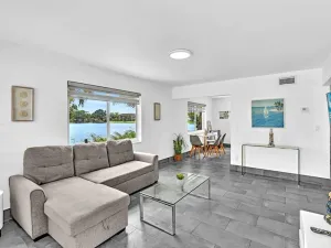 Image of Charming 2br Lakefront Cottage In Davie Near Beach