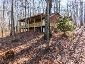 Image of 3 miles from Wolf Creek Dam! Boat and camper parking available