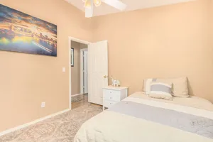 Image of Beautiful Arrowhead Lakeview home 5 min from the city center