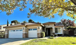 Image of 3 Bedroom Home Great Area Near Shops & Restaurants!
