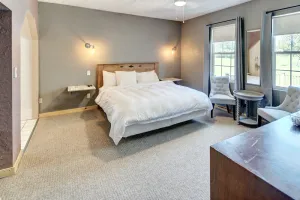 Image of Suite102 \"The Imperial Eagle\"