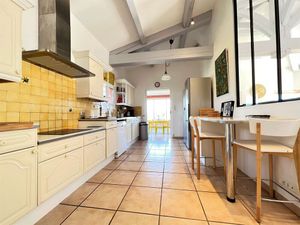 Image of Contemporary villa with breathtaking sea and mountain views in Ollioules for 8