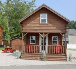 Image of Cozy cabin with views of Lake Erie and colorful sunsets!