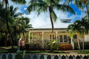 Image of Jamaican Palm House 3 Bedrooms, 2 Bath, Poolside