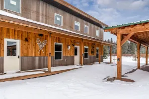 Image of Guest house in Lazy Acres 6 minutes from Yellowstone- Bunkhouse