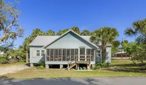 Image of Pete's Retreat  3 bedroom 2 bath rental with direct beach access and kayak launch