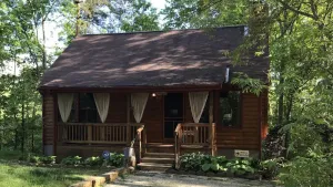 Image of Cabin at Scenic Heights with a hot tub and wi-fi